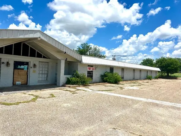 1108 W Kilpatrick Street, Cleburne, TX 76033