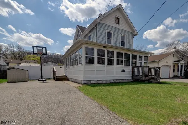 13 Orchard St, Bloomingdale Boro, NJ 07403