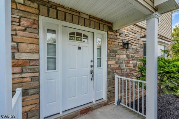 10 Harvey Ct, Clark Twp., NJ 07066