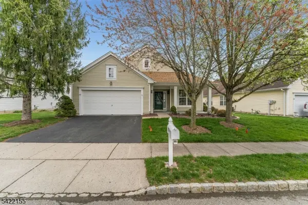 107 Kensington Cir, White Twp., NJ 07823