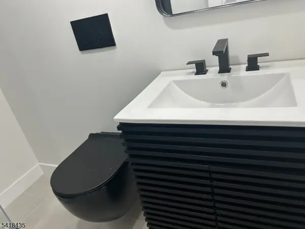 437 Bramhall Ave #1B, Jersey City, NJ 07304