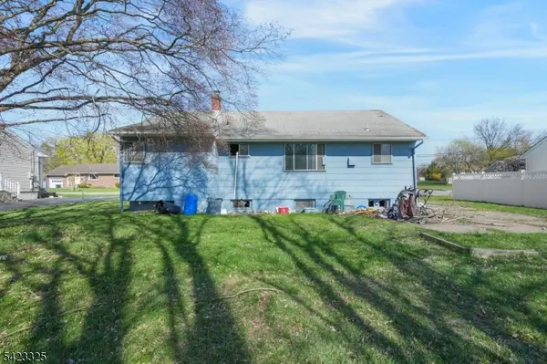 25 Stiles Ct, Pompton Lakes Boro, NJ 07442