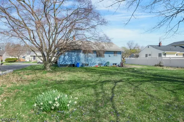 25 Stiles Ct, Pompton Lakes Boro, NJ 07442