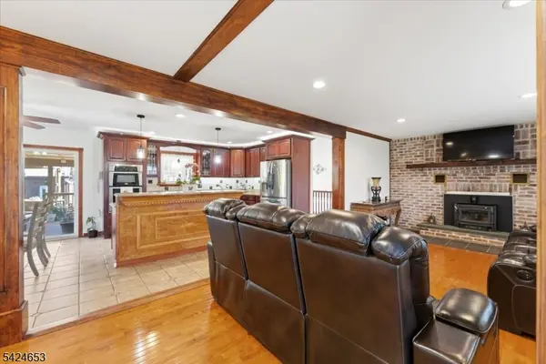 16 Hogback Rd, Franklin Twp., NJ 08867