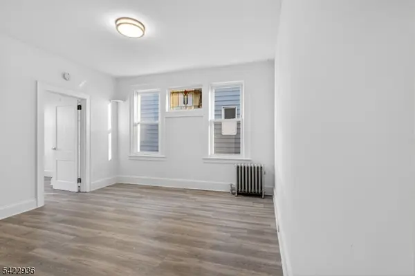 129 Brookwood St #1, East Orange City, NJ 07018