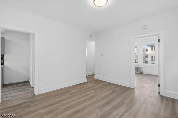 129 Brookwood St #1, East Orange City, NJ 07018