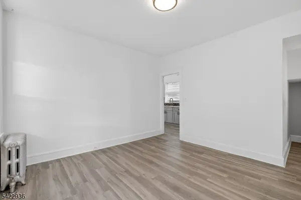 129 Brookwood St #1, East Orange City, NJ 07018