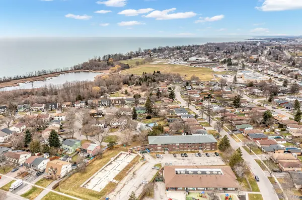 318 Rondeau CT, Oshawa, ON L1J 6N4