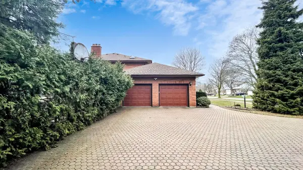 1127 OSHAWA BLVD N, Oshawa, ON L1G 5W2