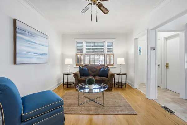 62 Binswood AVE, Toronto E03, ON M4C 3N7