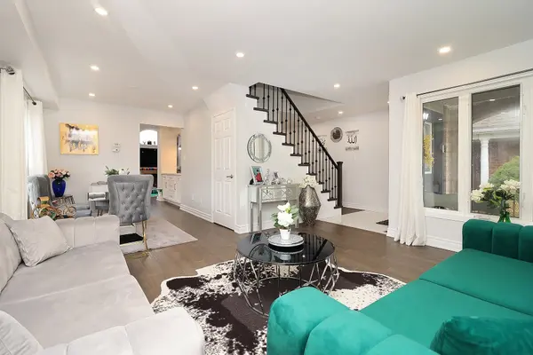 27 Foundry LN, Whitby, ON L1P 1M5