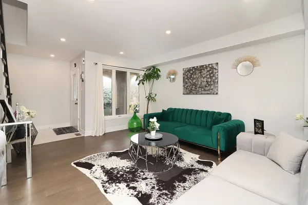 27 Foundry LN, Whitby, ON L1P 1M5