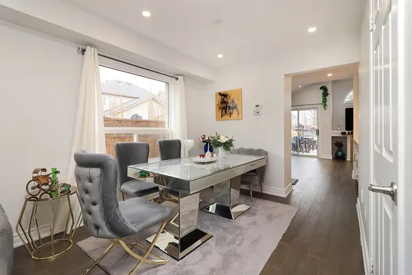 27 Foundry LN, Whitby, ON L1P 1M5