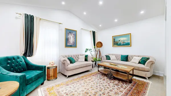 160 Carlyle CRES, Aurora, ON L4G 6P8