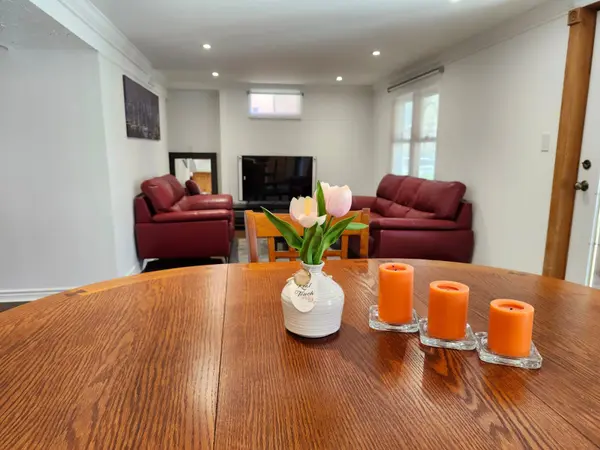 104 Peevers CRES, Newmarket, ON L3Y 7T1