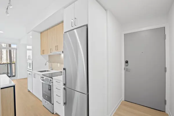 30 Upper Mall WAY #317A, Vaughan, ON L4J 0L7