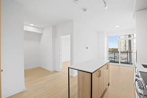 30 Upper Mall WAY #317A, Vaughan, ON L4J 0L7