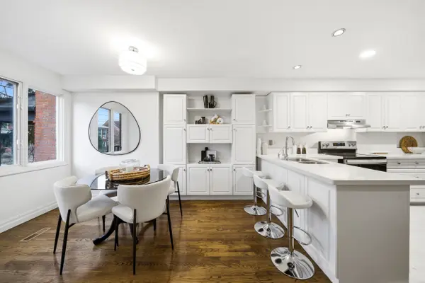 79 Laws ST, Toronto W02, ON M6P 2Y8