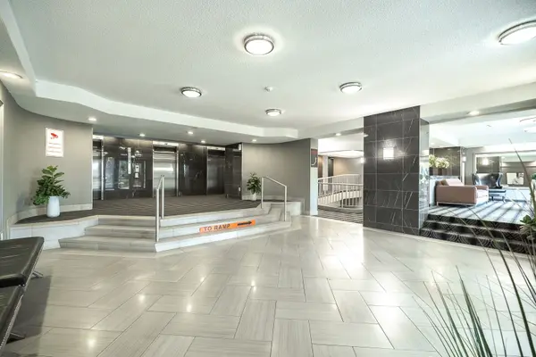 8 Lisa ST #2104, Brampton, ON L6T 4S6