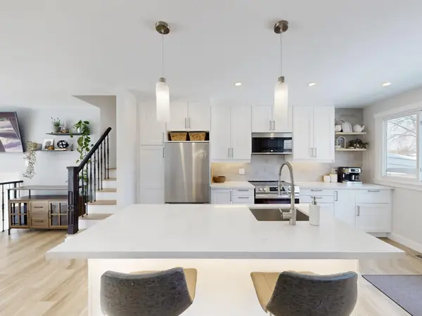 2611 Truscott DR, Mississauga, ON L5J 2B6