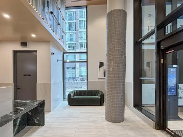 1660 Bloor ST W #1105, Toronto W02, ON M6P 1A8