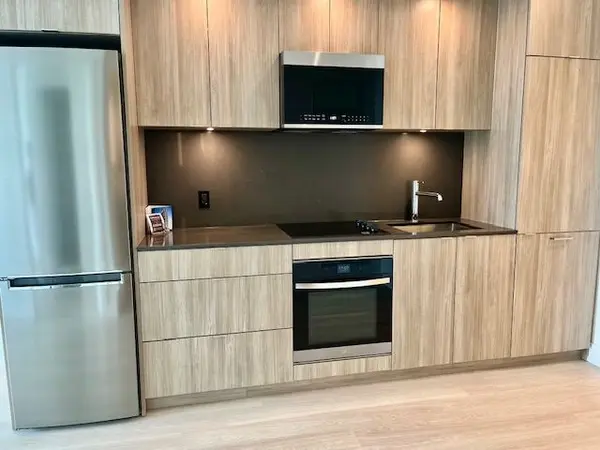 60 Central Park Roadway RD #2201, Toronto W08, ON M9A 0E6