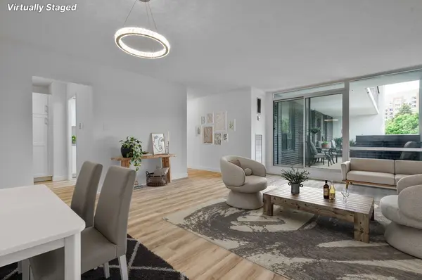 1535 Lakeshore RD E #205, Mississauga, ON L5E 3E2