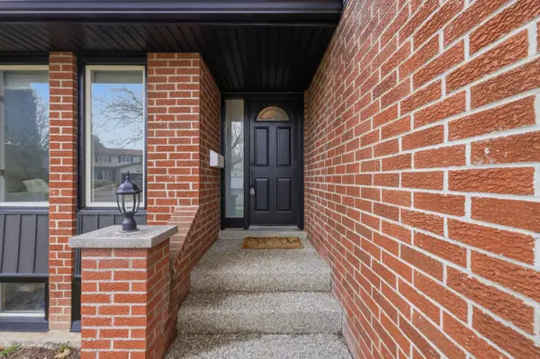 2458 Cavendish DR, Burlington, ON L7P 3T8