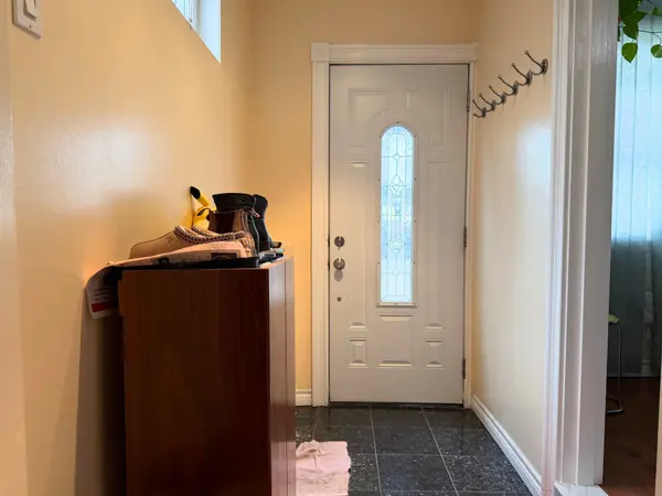 785 Lansdowne AVE, Toronto W02, ON M6H 3Z1