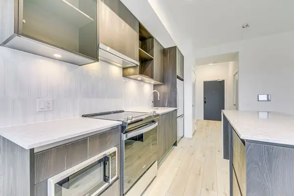 395 Dundas ST W #PH08, Oakville, ON L6M 5R8