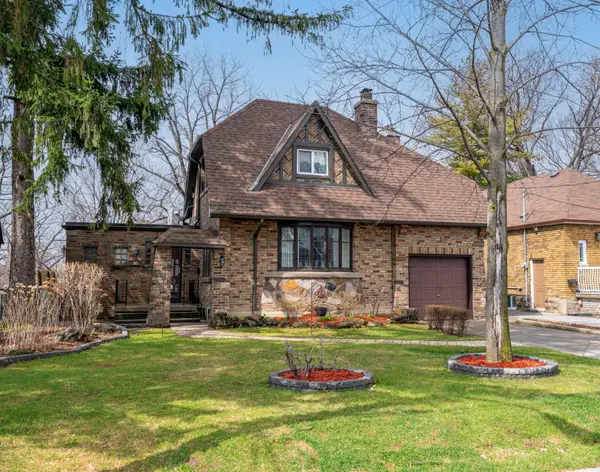 10 Landour AVE, Toronto W03, ON M6M 4J4