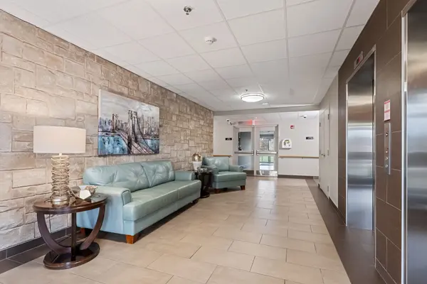 141 Vansickle RD #202, St. Catharines, ON L2S 0E5