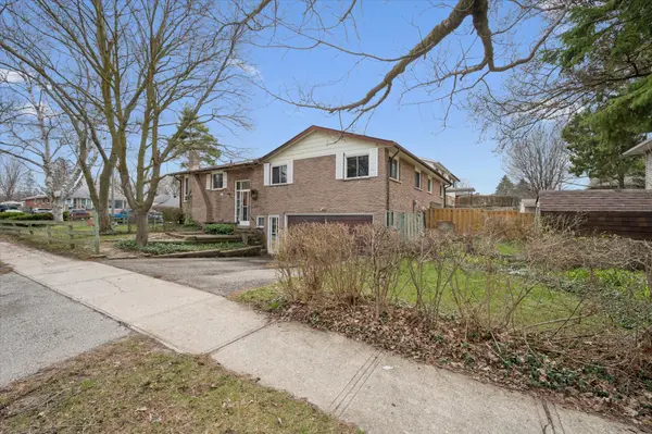 3 Inadale CT, Kitchener, ON N2M 2Z7