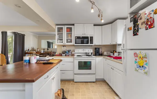 34 Fawcette AVE, Prince Edward County, ON K0K 2T0