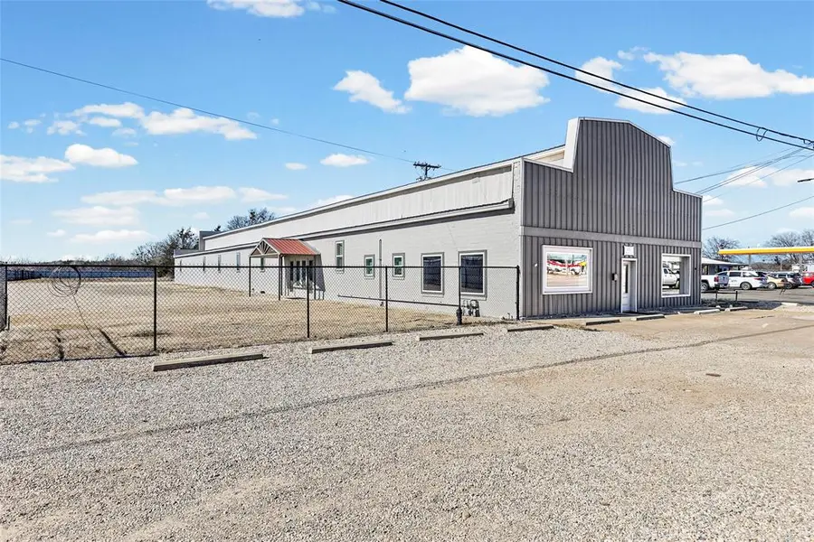 2301 N Main Street, Paris, TX 75460