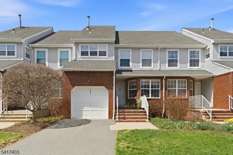 1403 Moonlight Ct, Washington Twp., NJ 07840