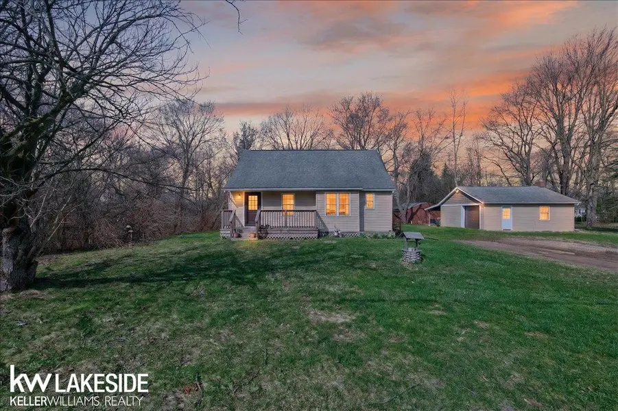 1235 Farnsworth RD, Lapeer, MI 48446