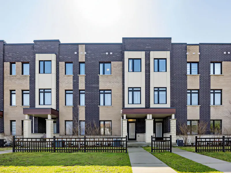 998 Kicking Horse PATH, Oshawa, ON L1J 0B4