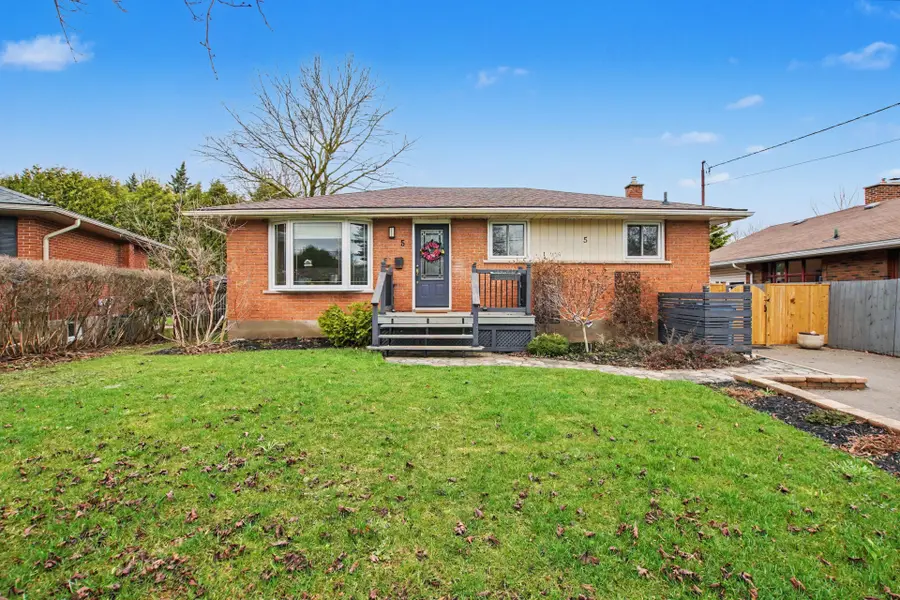 5 Eric CT, Guelph, ON N1E 3Y9