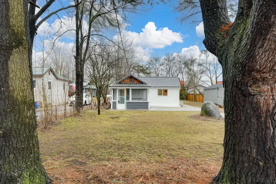 835 First ST S, Gravenhurst, ON P1P 1K3