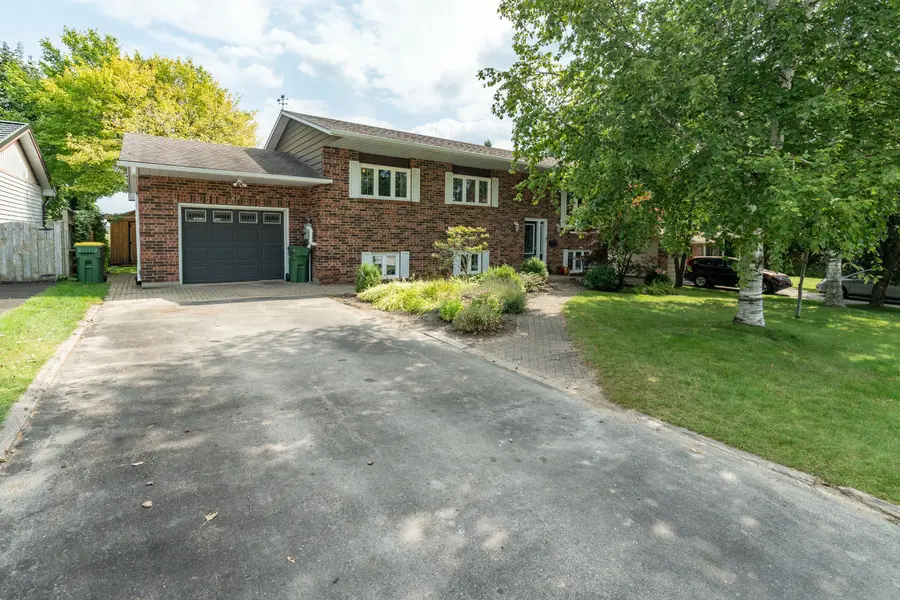 29 Armstrong CRES, Grey Highlands, ON N0C 1H0