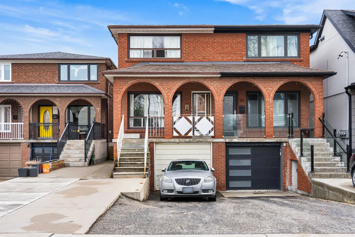 9 Exeter ST, Toronto W03, ON M6N 1G3