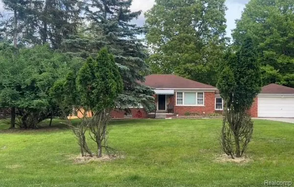 23409 Ranch Hill DR W, Southfield, MI 48033