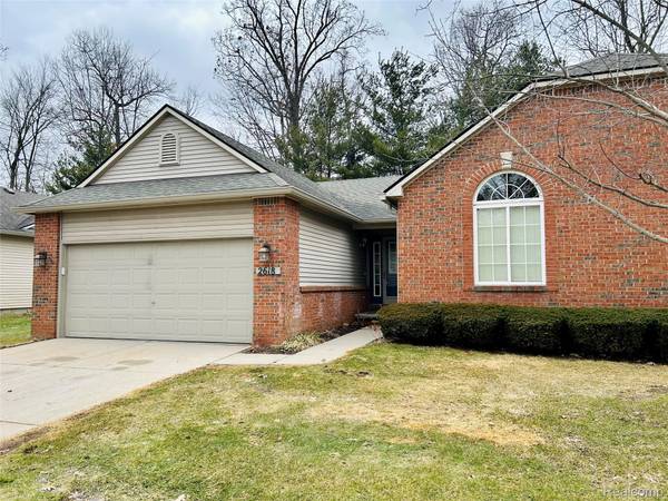 2618 Woodcliff TRL, Hartland Township, MI 48353