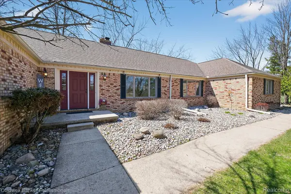 4380 Warwick Circle DR, Grand Blanc, MI 48439