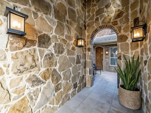 2805 Walnut Creek Lane, The Colony, TX 75056