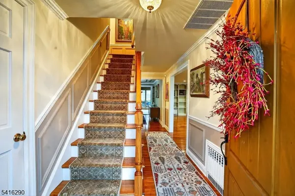 8 Hemlock Ln, Kinnelon Boro, NJ 07405