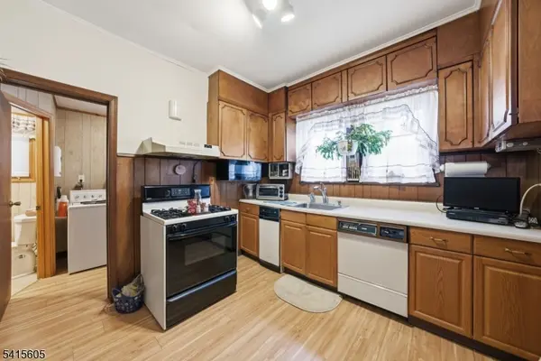 111 Kanouse St, Boonton Town, NJ 07005