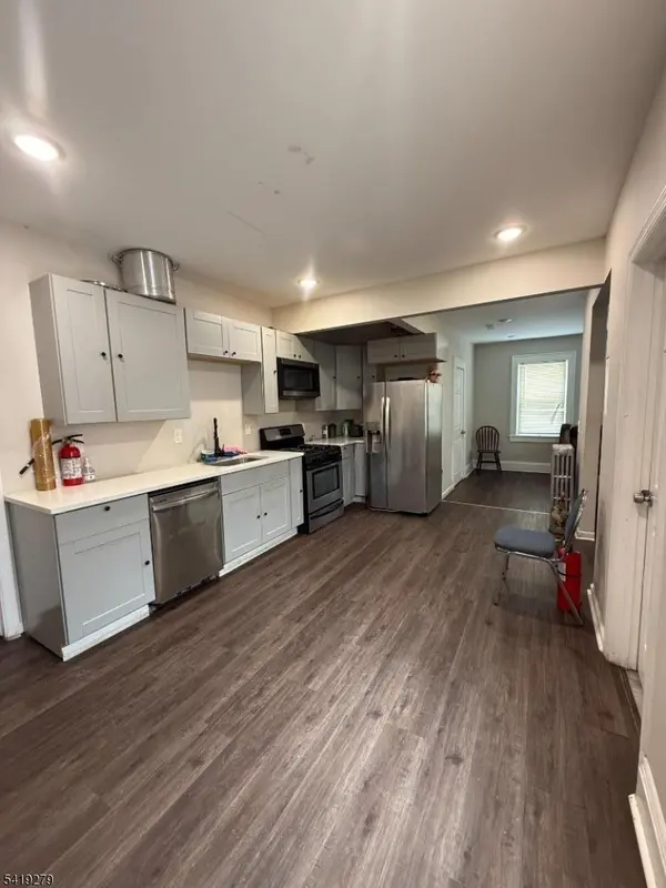 28 Fisher Ave, Bound Brook Boro, NJ 08805