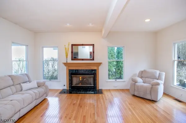 17 Cottage St, Lambertville City, NJ 08530